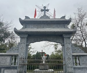 CỔNG ĐÁ NHÀ THỜ
